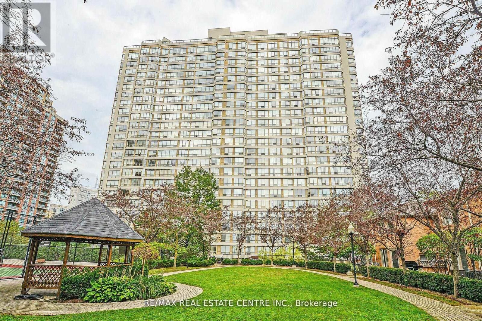 Property Photo:  55 Elm Drive 1805  ON L5B 3Z3 