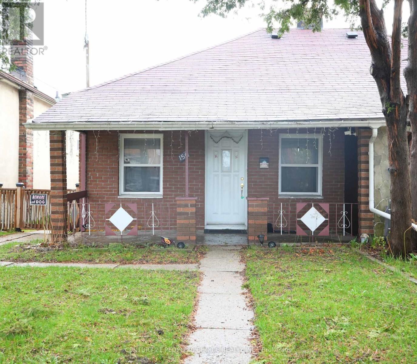 Property Photo:  150 Spears Street  ON M6N 3X7 