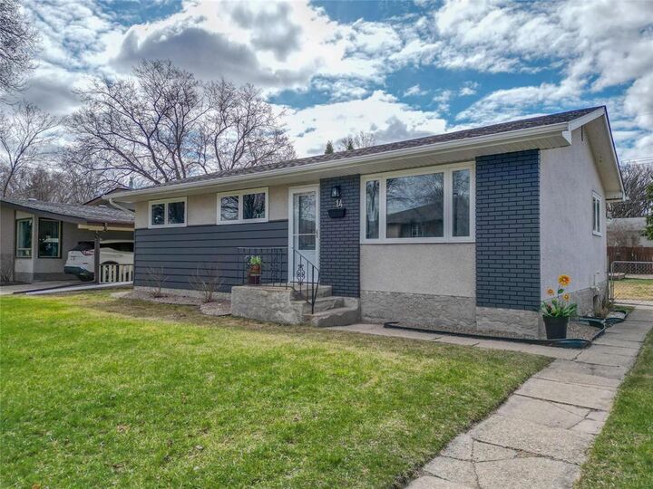 Property Photo:  14 Queens Crescent  MB R7B 1E9 