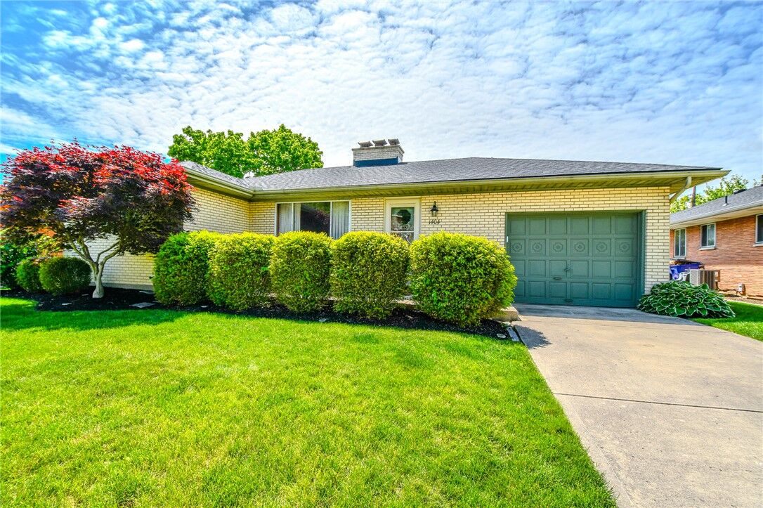 Property Photo: 1404 Pinecrest Drive OH 45414