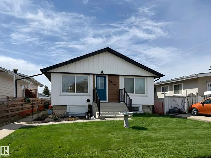 Property Photo:  9020 152 Street NW  AB T5R 1M3 