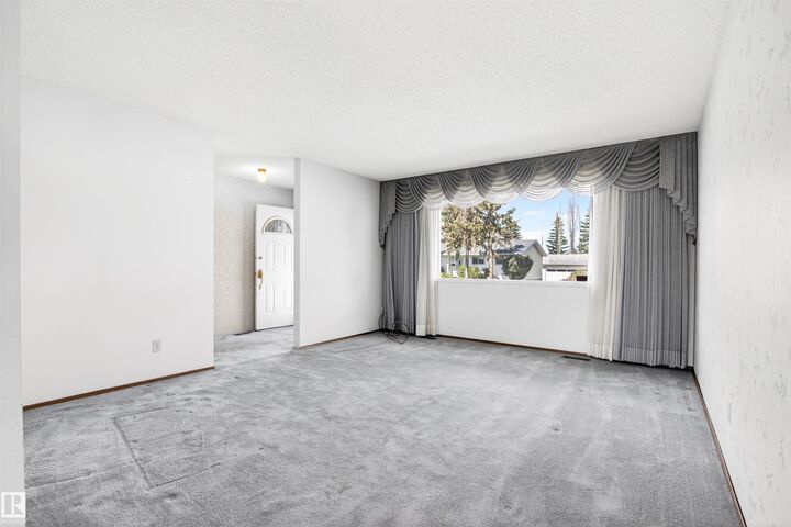 Property Photo:  29 Bristow Crescent  AB T7X 2E1 