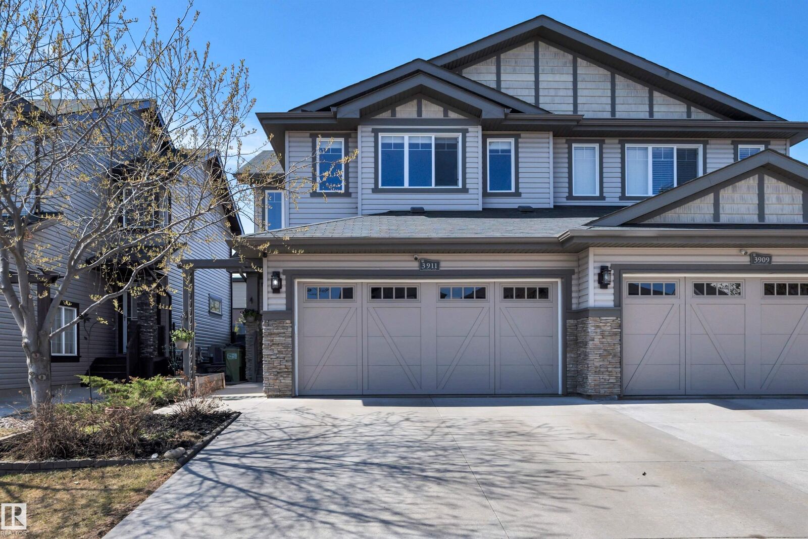 Property Photo:  3911 Gallinger Loop NW  AB T5T 4G6 