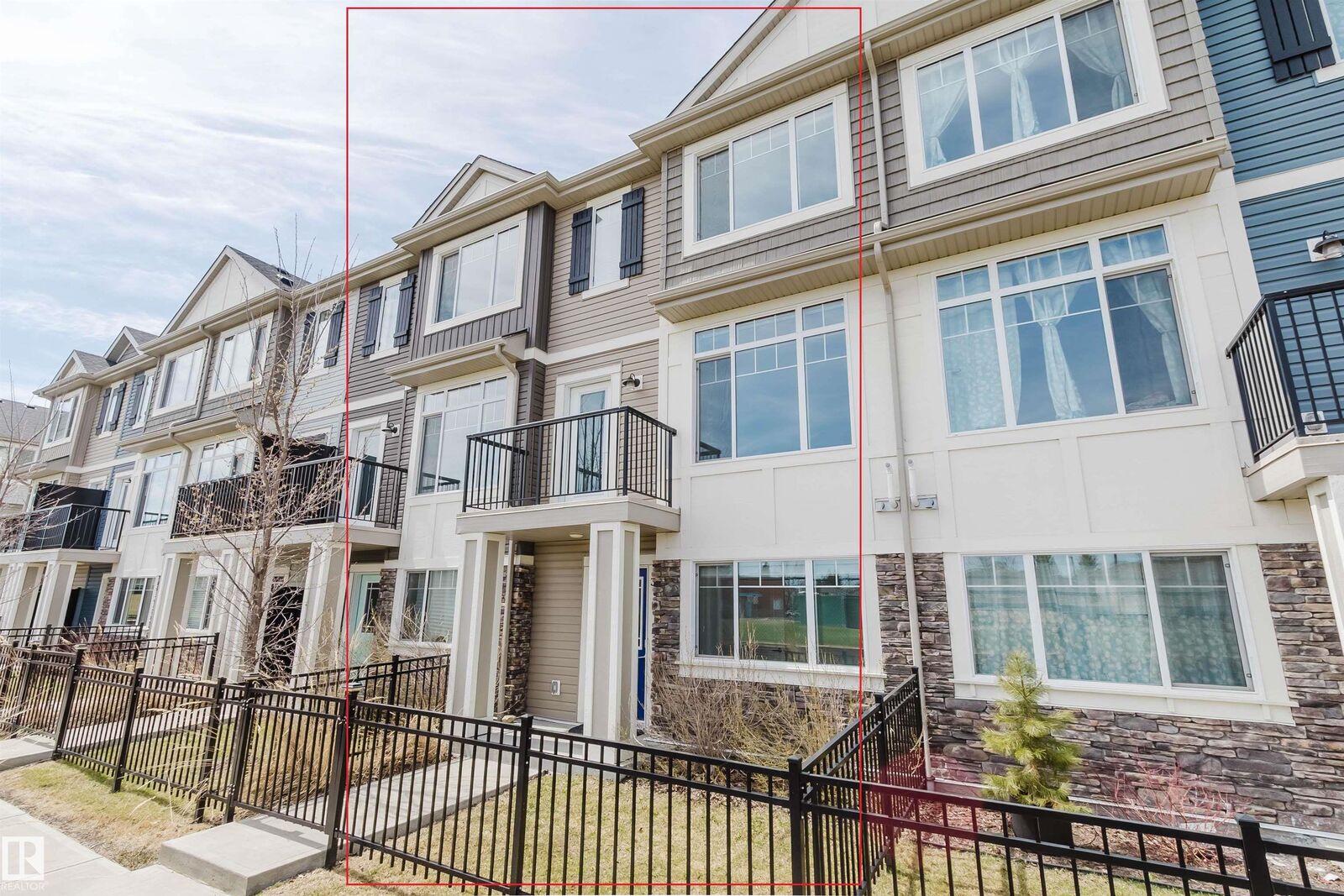 Property Photo:  11373 12 Avenue NW 3  AB T6J 5V2 