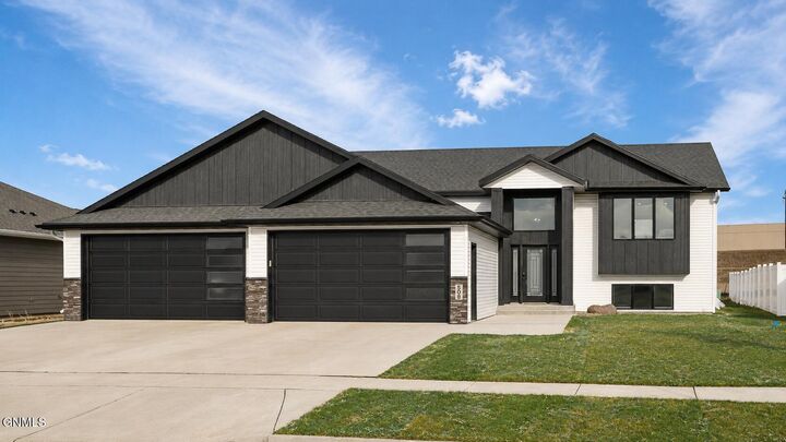 Property Photo:  508 Shale Drive  ND 58503 