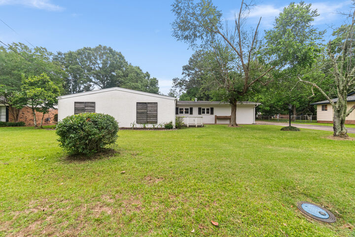 Property Photo:  2902 Williamsburg Rd.  MS 39401 