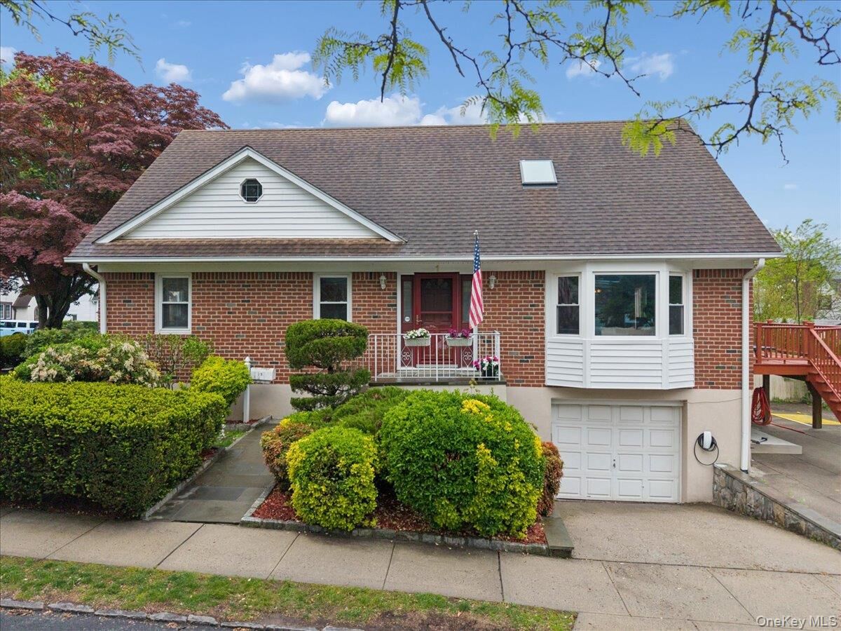 Property Photo:  1 Allen Place  NY 10708 