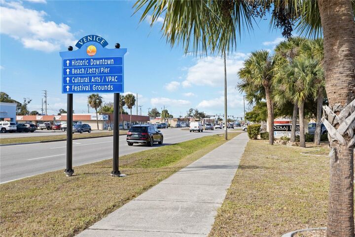 Property Photo:  841 E Venice Avenue  FL 34285 