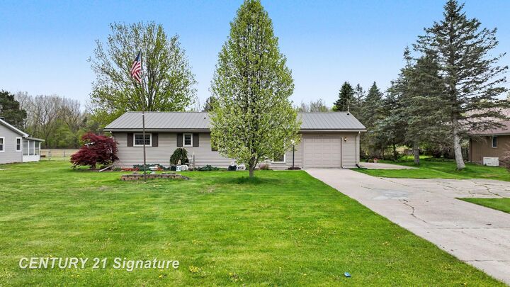 Property Photo:  10371 Tittabawassee Road  MI 48623 
