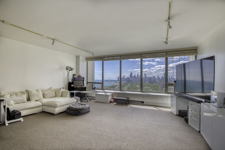 Property Photo:  2800 N Lake Shore Drive 3214  IL 60657 