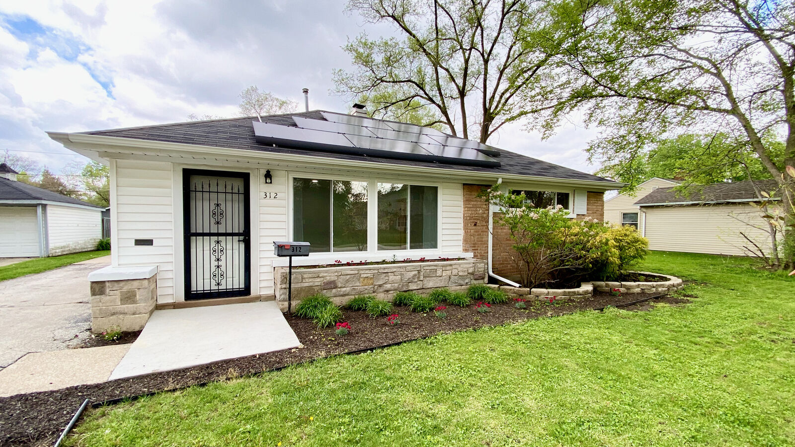 Property Photo:  312 Nassau Street  IL 60466 