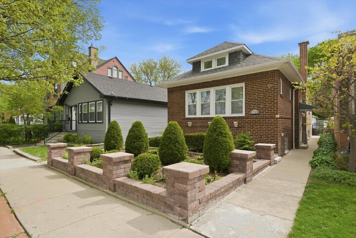 Property Photo:  1715 Hartrey Avenue  IL 60201 