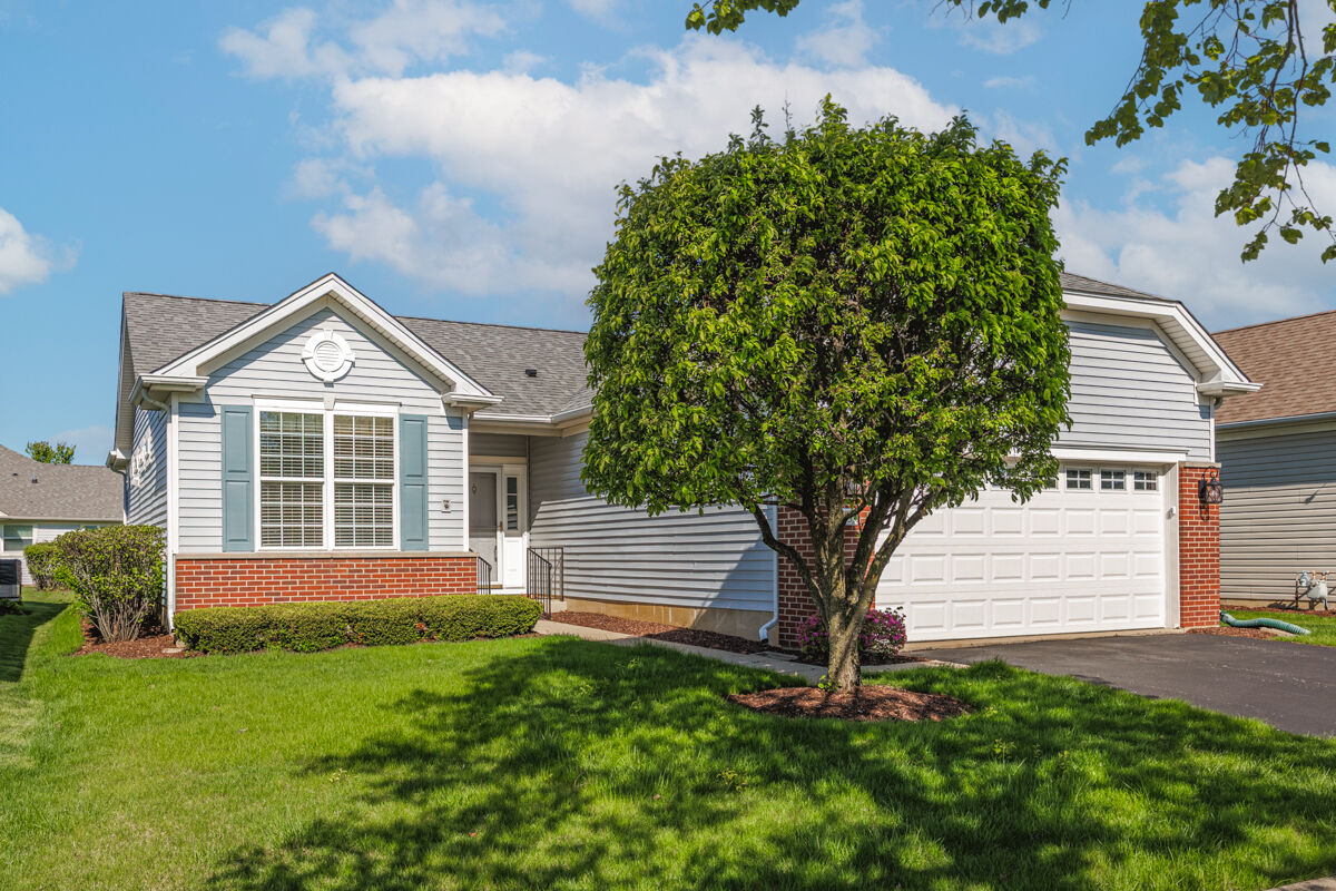 Property Photo:  12333 Black Oak Trail  IL 60142 