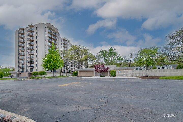 Property Photo:  190 S Wood Dale Road 507  IL 60191 
