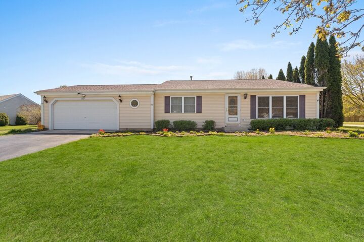 Property Photo:  701 Woodbine Lane  IL 60152 