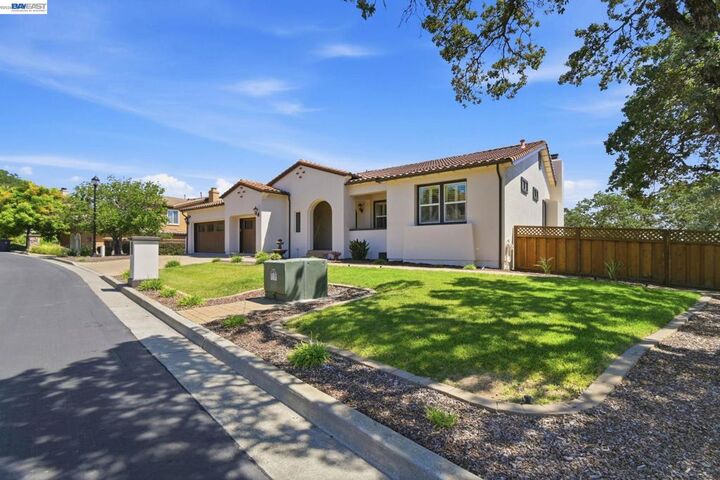 Property Photo:  5322 Carole Ridge Ct.  CA 94534-6785 