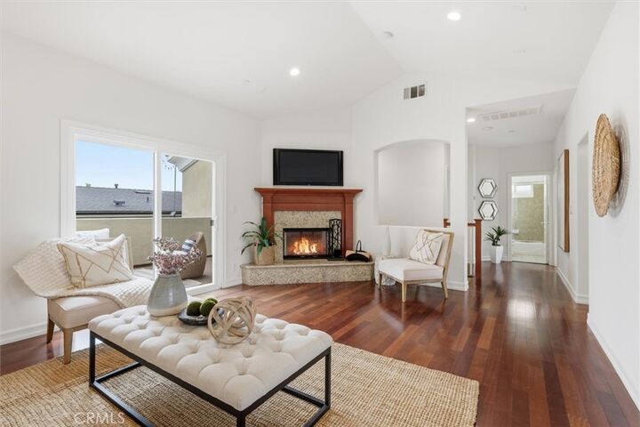 Property Photo:  1905 Rockefeller Lane C  CA 90278 