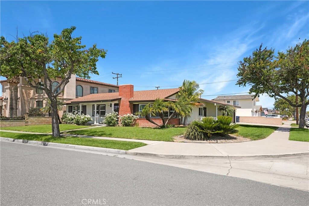 Property Photo:  9433 Geranium Circle  CA 92708 