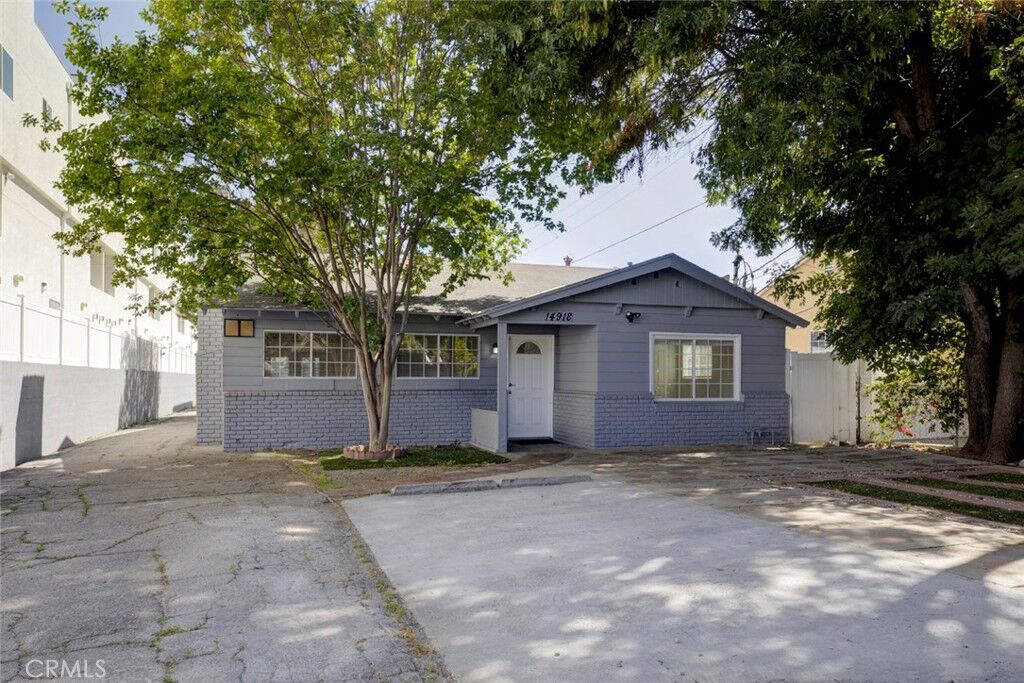 Property Photo:  14918 Wyandotte  CA 91405 
