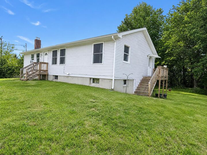 Property Photo:  5 All Seasons Way  ME 04605 