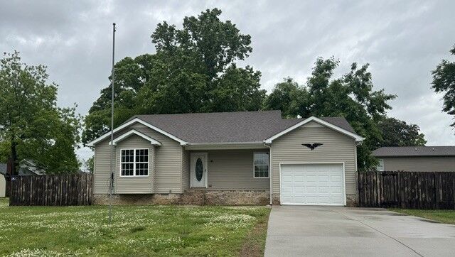 Property Photo:  303 S Jefferson St  TN 37388 