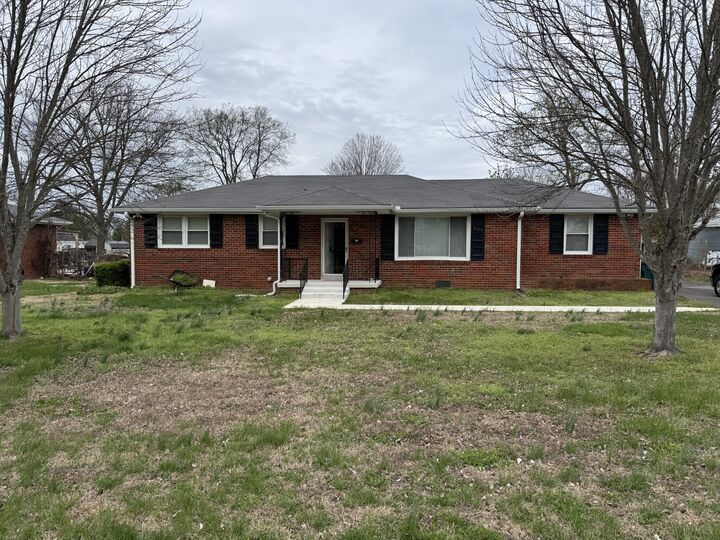 Property Photo:  207 Elmwood Dr  TN 37087 