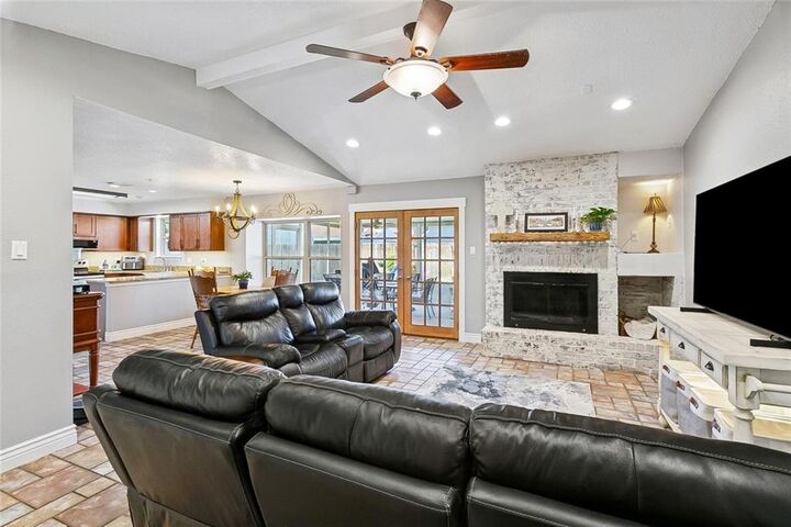 Property Photo:  2728 Chenier Street  LA 70072 