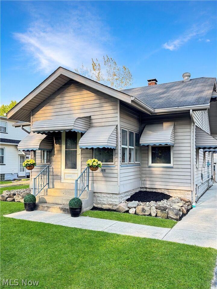 Property Photo:  253 N Salem Warren Road  OH 44451 