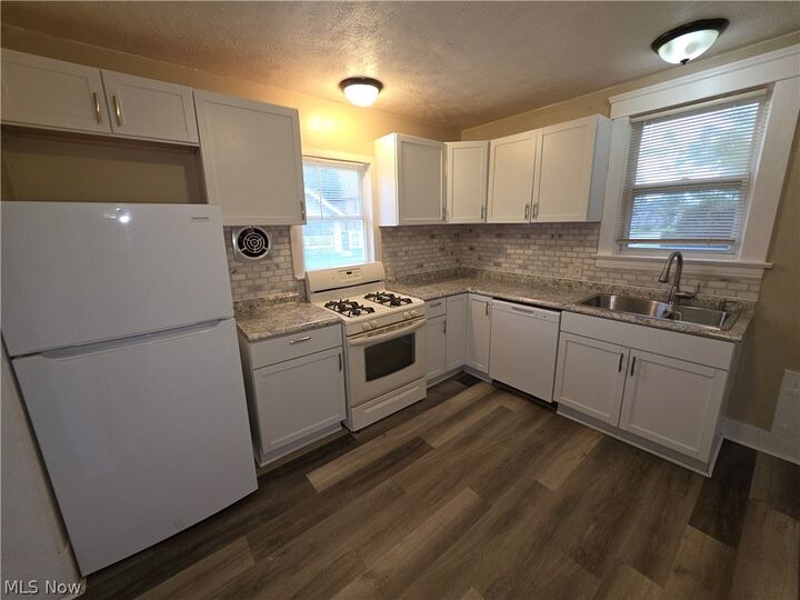 Property Photo:  2805 Lexington Avenue  OH 44055 