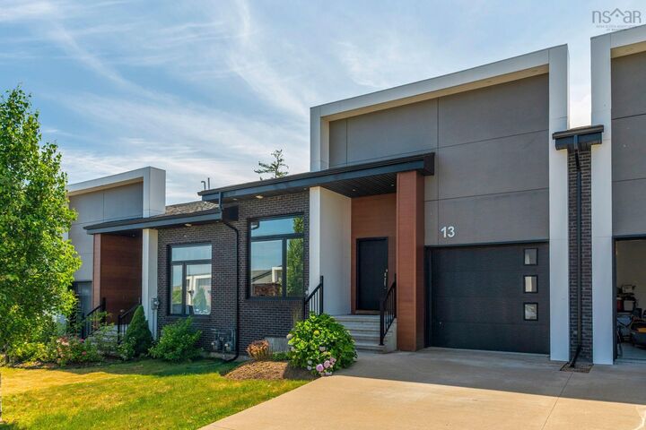 13 Helen Creighton Court — photo 1