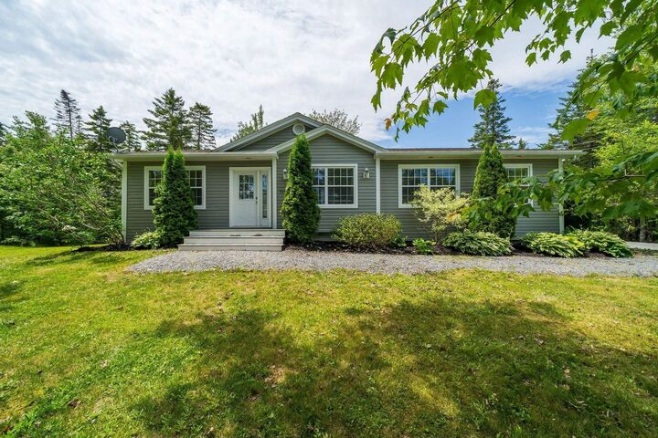 3340 Sackville Drive — photo 1