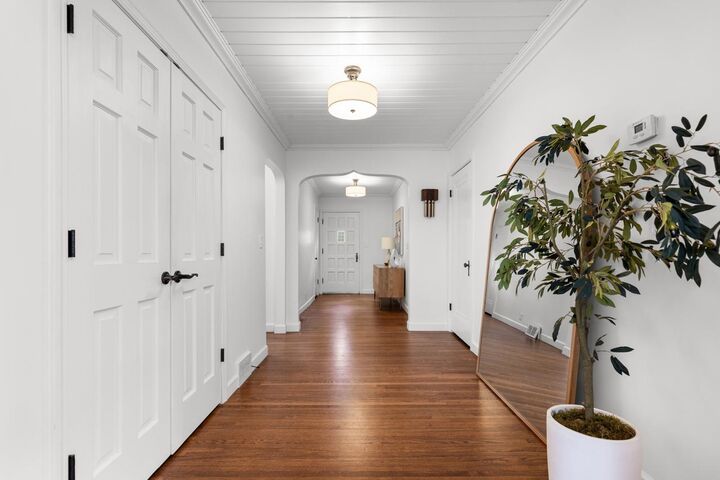 Property Photo:  1633 Maryland Avenue S  MN 55426 