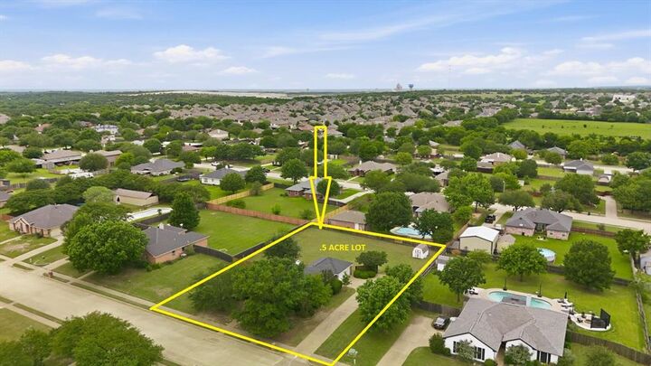 Photo de la propriété:  921 High Point Drive  TX 76065 