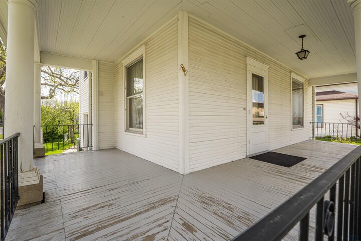 Property Photo:  200 4th Ave SE  IA 51031 