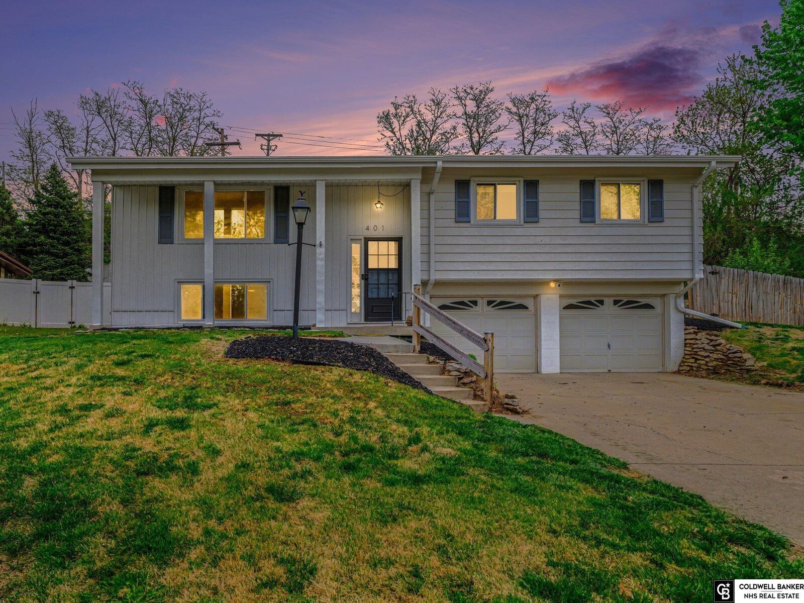 Property Photo:  401 Garden Avenue  NE 68005 
