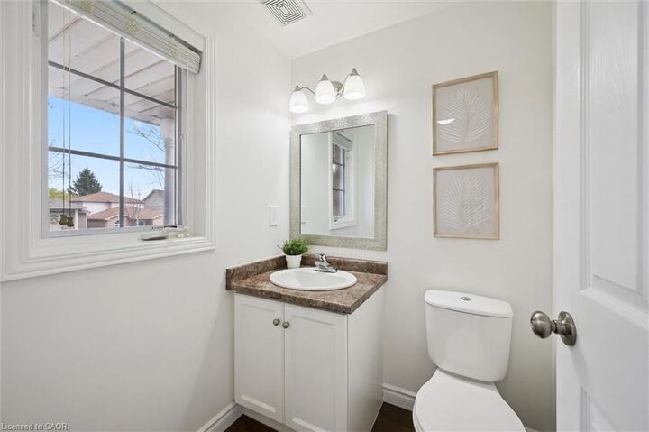 Property Photo:  31 Tisdale Court  ON N2A 4H5 