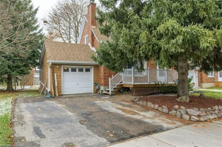 Property Photo:  166 Sydney Street S Bsmt  ON N2G 3V3 