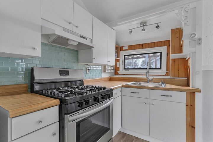 Property Photo:  10-R Barnes St  MA 02571 