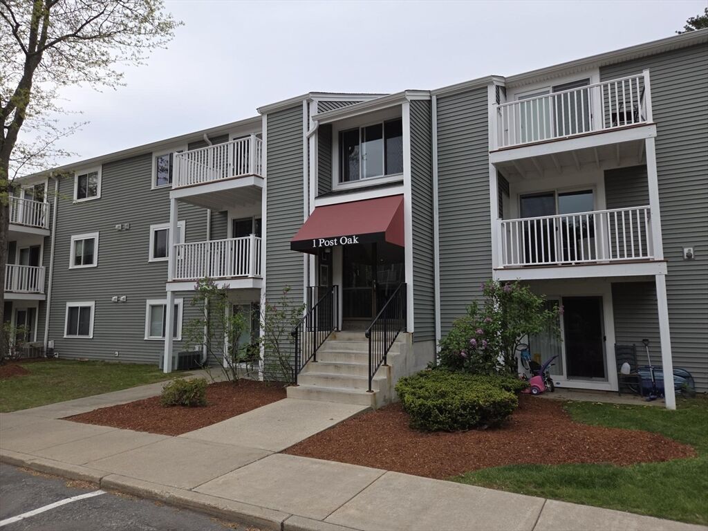 Property Photo:  1 Post Oak Ln 21  MA 01760 