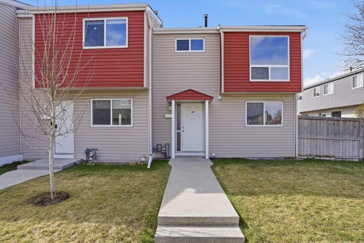 Property Photo:  5425 Pensacola Crescent SE 49  AB T2A 2G5 