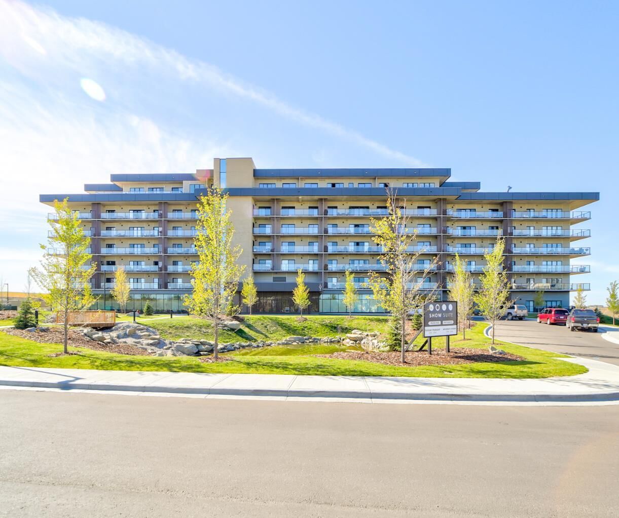 Property Photo:  102 Scenic Drive N 536  AB T1H 5L9 