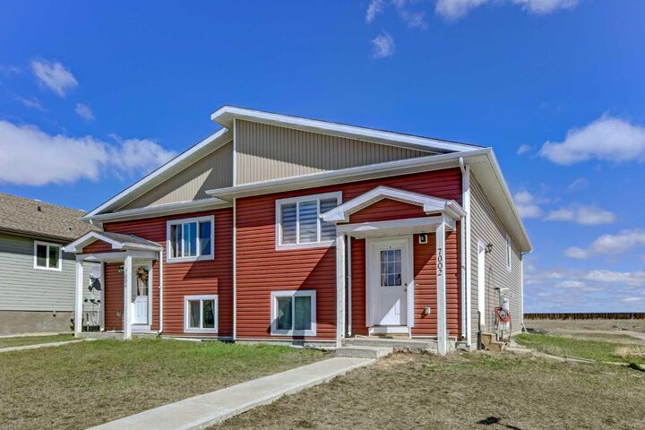 Property Photo: 7002 50 Avenue AB T4V 5G1