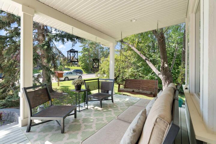 Property Photo:  1308 21 Avenue NW  AB T2M 1L4 
