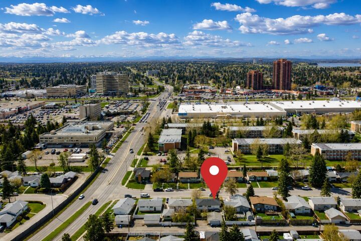 Property Photo:  9812 2 Street SE  AB T2J 0W2 