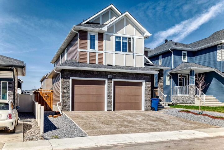 Property Photo:  2004 Ravensdun Crescent SE  AB T4A 3K2 