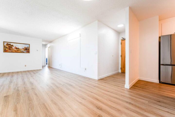 Property Photo:  4944 Dalton Drive NW 802  AB T3A 2E6 