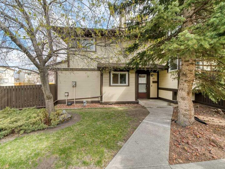 Property Photo:  115 Bergen Road NW 22  AB T3K 1P2 