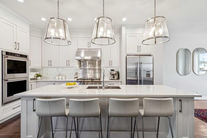 Property Photo:  2205 3 Avenue NW  AB T2N 0K7 