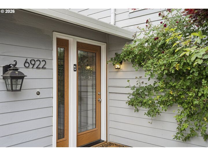 Property Photo:  6922 SE Renada St  OR 97267 