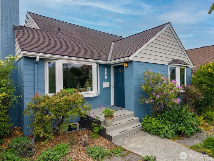 Property Photo:  4921  24th Avenue S  WA 98108 